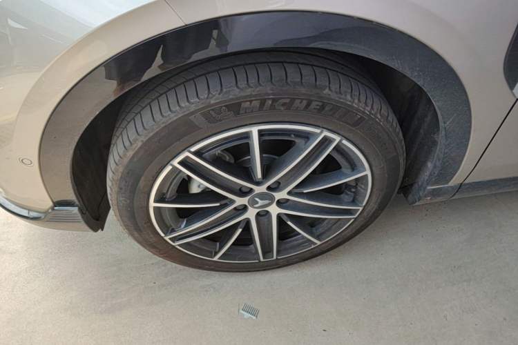 Used VOYAH COURAGE 2025 Model Rear-Drive Qiankun Edition Left Front Wheel Hub