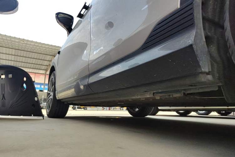 Used VOYAH COURAGE 2025 Model Rear-Drive Qiankun Edition Left Side Sill