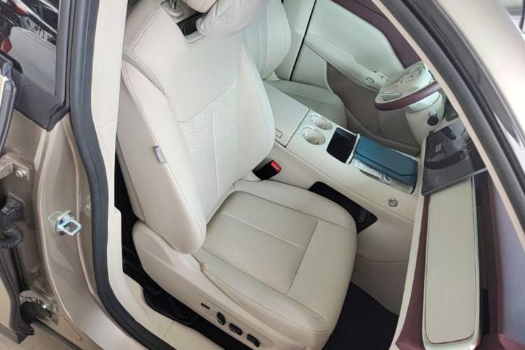 Used VOYAH COURAGE 2025 Model Rear-Drive Qiankun Edition Right Front Seat