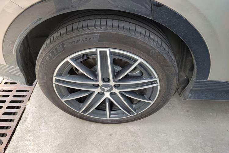Used VOYAH COURAGE 2025 Model Rear-Drive Qiankun Edition Right Rear Wheel Hub