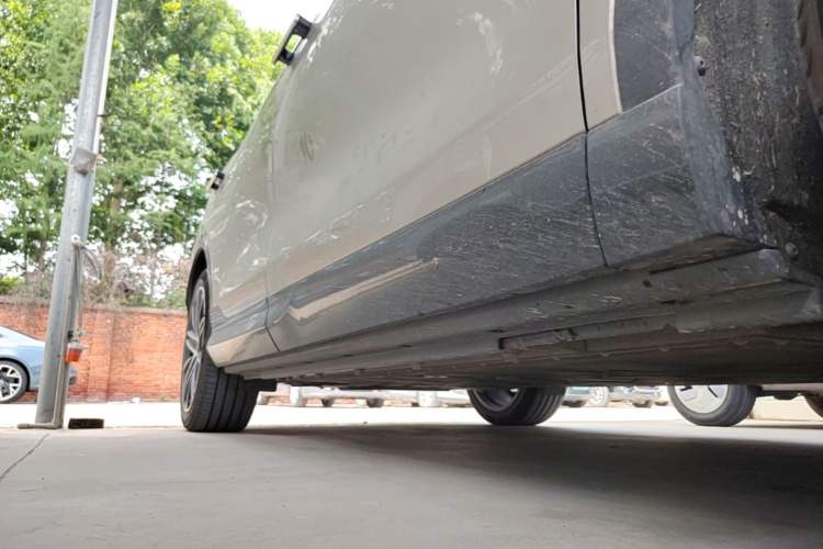Used VOYAH COURAGE 2025 Model Rear-Drive Qiankun Edition Right Side Sill