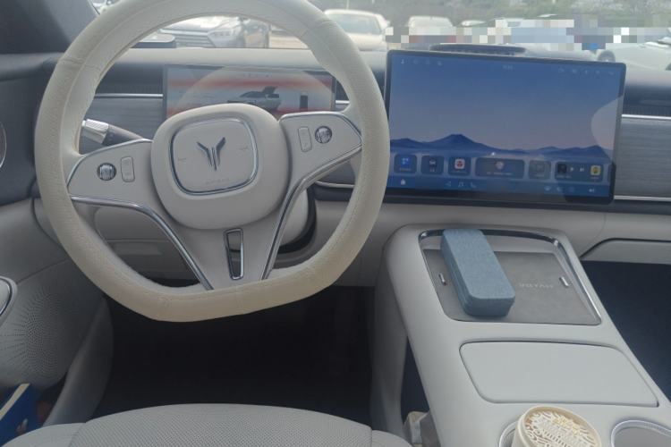 Used VOYAH COURAGE 2025 Model Rear-Drive Qiankun Edition Center Console