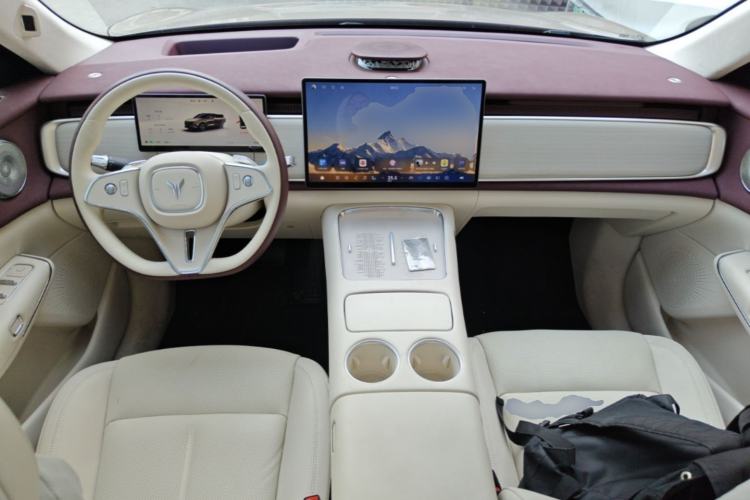 Used VOYAH COURAGE 2025 Model Four-Wheel-Drive Qiankun Edition Center Console