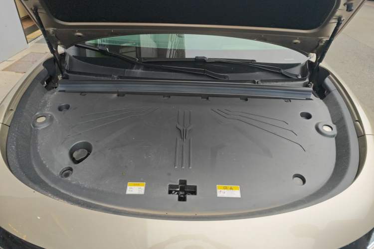 Used VOYAH COURAGE 2025 Model Rear-Drive Qiankun Edition Engine Bay