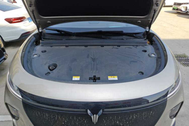 Used VOYAH COURAGE 2025 Model Four-Wheel-Drive Qiankun Edition Engine Bay