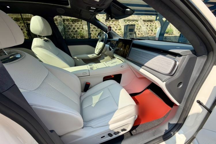 Used VOYAH COURAGE 2025 Model Rear-Drive Qiankun Edition Interior 7
