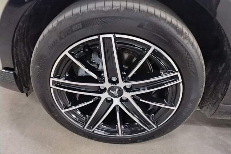 Used VOYAH COURAGE 2025 Model Rear-Drive Qiankun Edition Left Front Wheel Hub