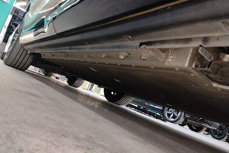 Used VOYAH COURAGE 2025 Model Rear-Drive Qiankun Edition Left Side Sill