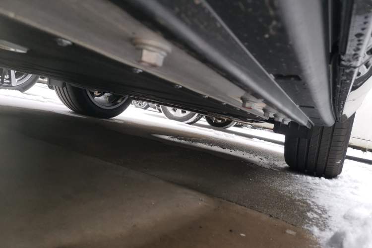 Used VOYAH COURAGE 2025 Model Rear-Drive Qiankun Edition Left Side Sill