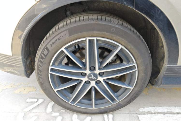 Used VOYAH COURAGE 2025 Model Four-Wheel-Drive Qiankun Edition Right Rear Wheel Hub