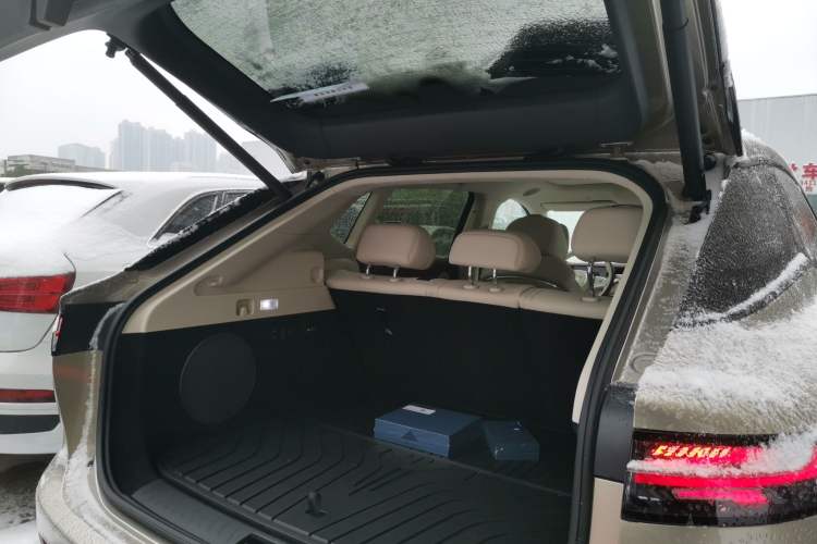 Used VOYAH COURAGE 2025 Model Rear-Drive Qiankun Edition Trunk
