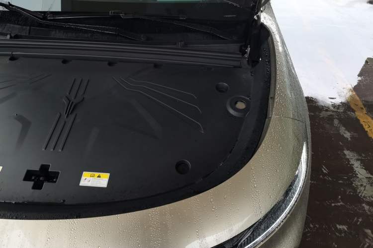 Used VOYAH COURAGE 2025 Model Rear-Drive Qiankun Edition Engine Bay Left