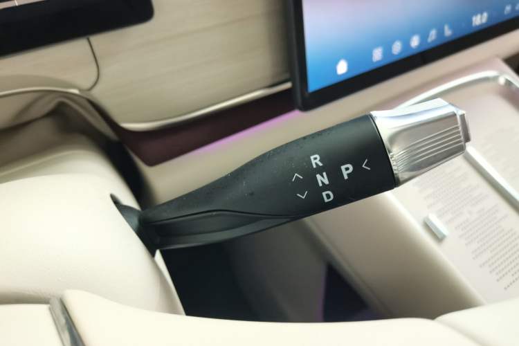 Used VOYAH COURAGE 2025 Model Rear-Drive Qiankun Edition Gear Lever