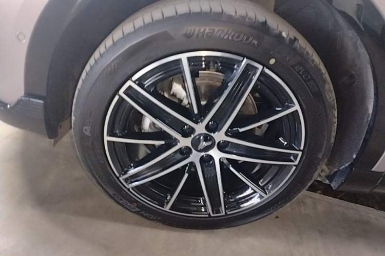 Used VOYAH COURAGE 2025 Model Rear-Drive Qiankun Edition Left Front Wheel Hub
