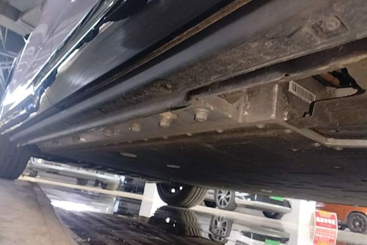 Used VOYAH COURAGE 2025 Model Rear-Drive Qiankun Edition Left Side Sill