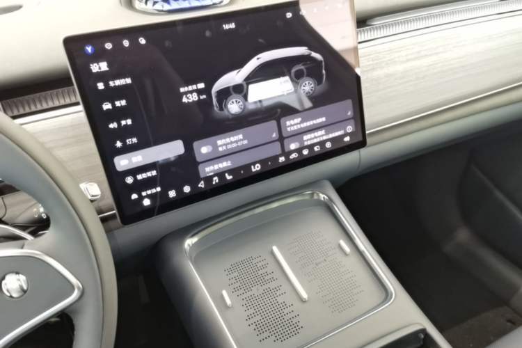 Used VOYAH COURAGE 2025 Model Four-Wheel-Drive Qiankun Edition Audio And AC Panel