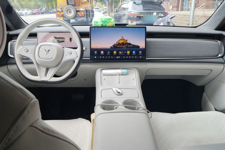 Used VOYAH COURAGE 2025 Model Rear-Drive Qiankun Edition Center Console
