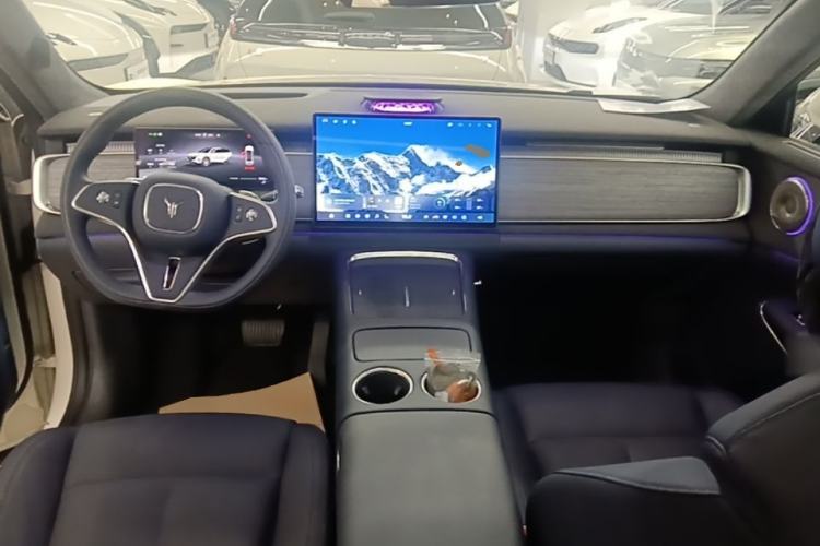 Used VOYAH COURAGE 2025 Model Four-Wheel-Drive Qiankun Edition Center Console