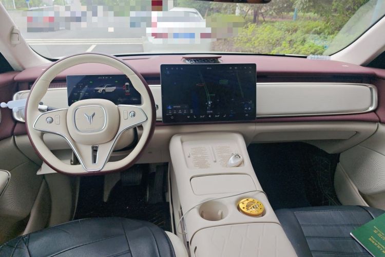 Used VOYAH COURAGE 2025 Model Rear-Drive Qiankun Edition Center Console