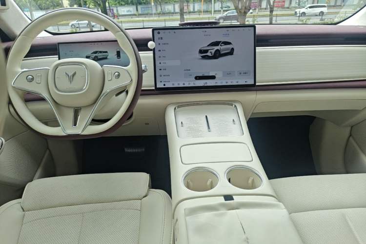 Used VOYAH COURAGE 2025 Model Four-Wheel-Drive Qiankun Edition Center Console