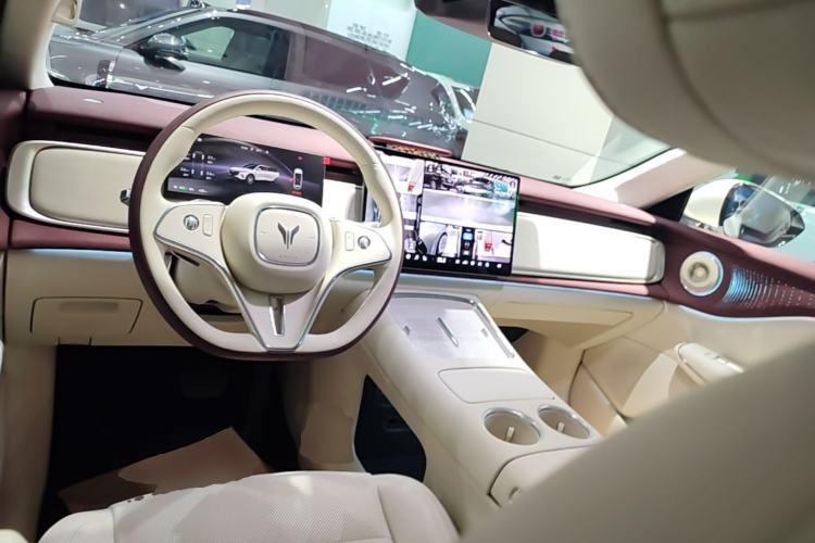Used VOYAH COURAGE 2025 Model Four-Wheel-Drive Qiankun Edition Center Console