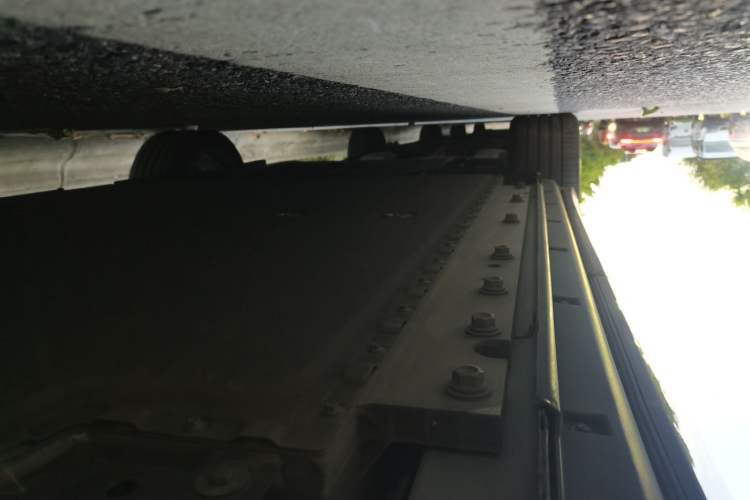 Used VOYAH COURAGE 2025 Model Four-Wheel-Drive Qiankun Edition Chassis Rear Left