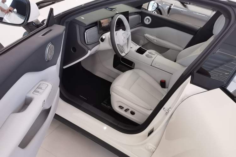Used VOYAH COURAGE 2025 Model Rear-Drive Qiankun Edition Driver Seat