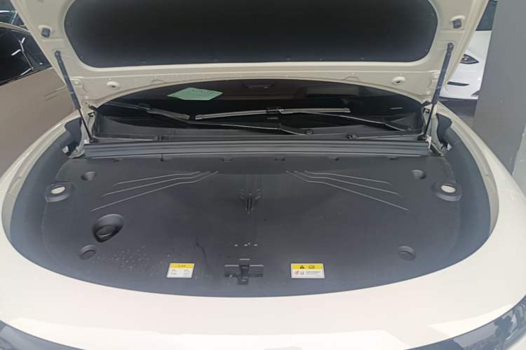 Used VOYAH COURAGE 2025 Model Rear-Drive Qiankun Edition Engine Bay