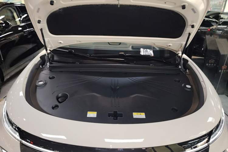 Used VOYAH COURAGE 2025 Model Four-Wheel-Drive Qiankun Edition Engine Bay