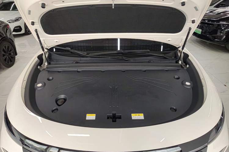 Used VOYAH COURAGE 2025 Model Four-Wheel-Drive Qiankun Edition Engine Bay
