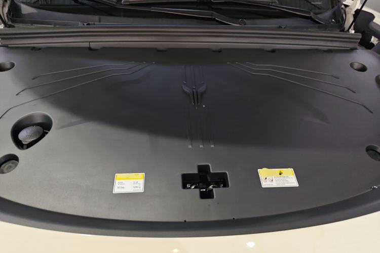 Used VOYAH COURAGE 2025 Model Rear-Drive Qiankun Edition Engine Bay