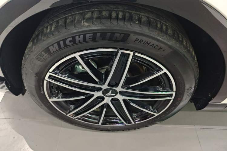 Used VOYAH COURAGE 2025 Model Four-Wheel-Drive Qiankun Edition Exterior 4