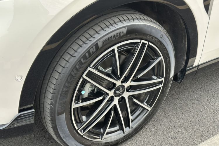 Used VOYAH COURAGE 2025 Model Rear-Drive Qiankun Edition Exterior 5