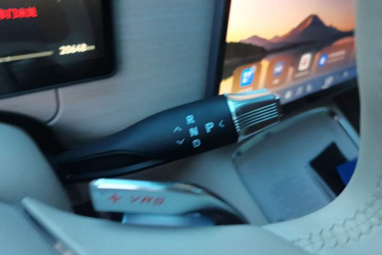 Used VOYAH COURAGE 2025 Model Four-Wheel-Drive Qiankun Edition Gear Lever