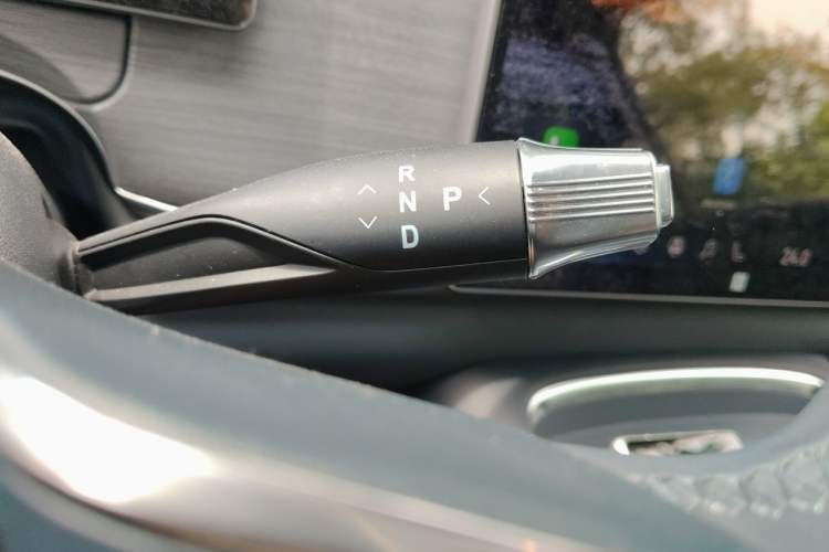 Used VOYAH COURAGE 2025 Model Rear-Drive Qiankun Edition Gear Lever
