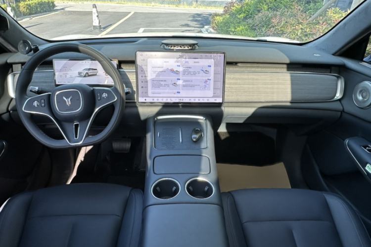 Used VOYAH COURAGE 2025 Model Rear-Drive Qiankun Edition Interior 1