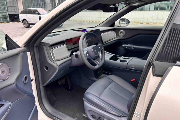 Used VOYAH COURAGE 2025 Model Four-Wheel-Drive Qiankun Edition Interior 11