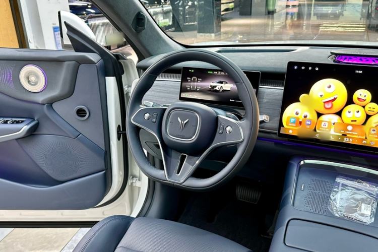 Used VOYAH COURAGE 2025 Model Four-Wheel-Drive Qiankun Edition Interior 9