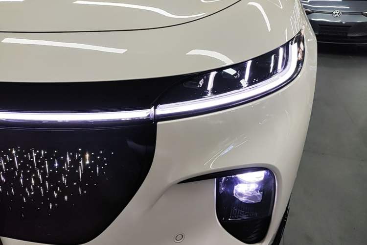Used VOYAH COURAGE 2025 Model Four-Wheel-Drive Qiankun Edition Left Front Headlight