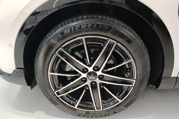 Used VOYAH COURAGE 2025 Model Four-Wheel-Drive Qiankun Edition Left Front Wheel Hub