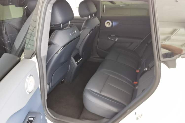 Used VOYAH COURAGE 2025 Model Four-Wheel-Drive Qiankun Edition Left Rear Seat