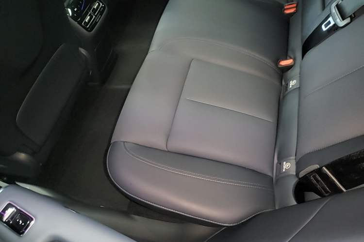 Used VOYAH COURAGE 2025 Model Four-Wheel-Drive Qiankun Edition Left Rear Seat