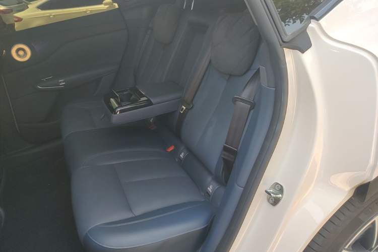 Used VOYAH COURAGE 2025 Model Four-Wheel-Drive Qiankun Edition Left Rear Seat