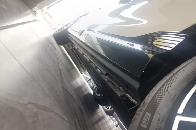 Used VOYAH COURAGE 2025 Model Rear-Drive Qiankun Edition Left Side Sill