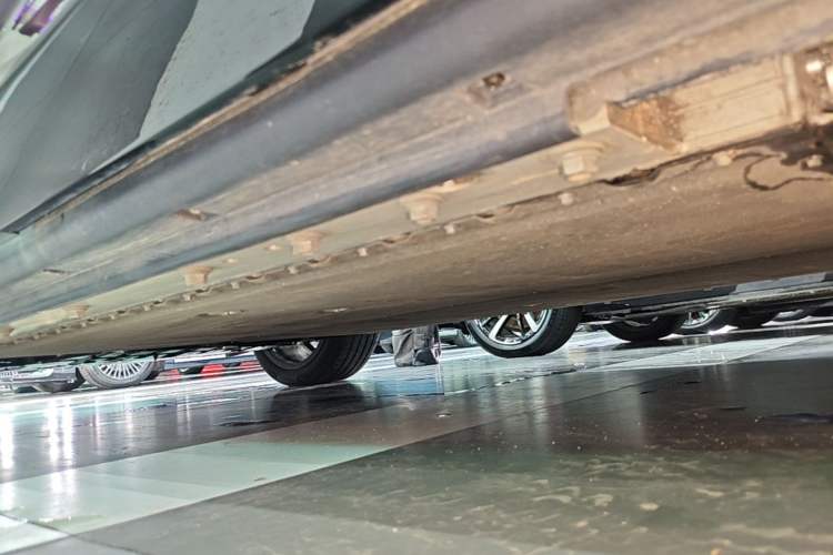 Used VOYAH COURAGE 2025 Model Four-Wheel-Drive Qiankun Edition Left Side Sill