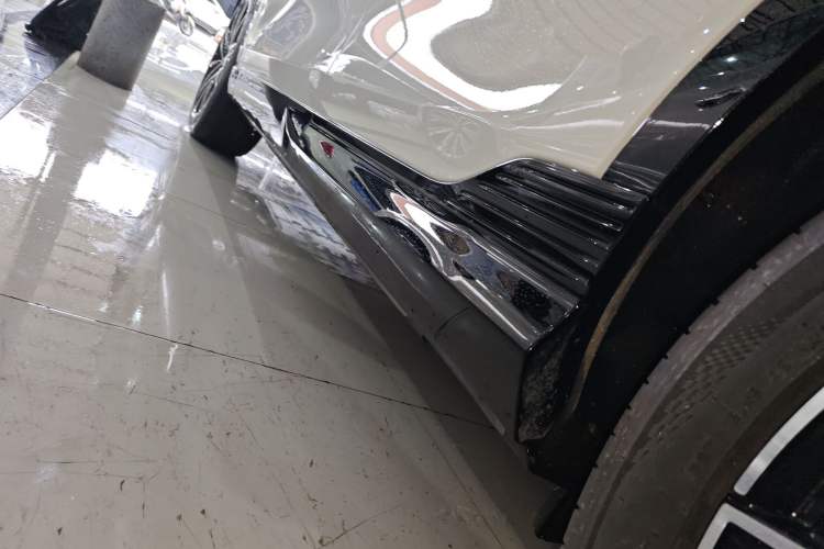 Used VOYAH COURAGE 2025 Model Rear-Drive Qiankun Edition Left Side Sill