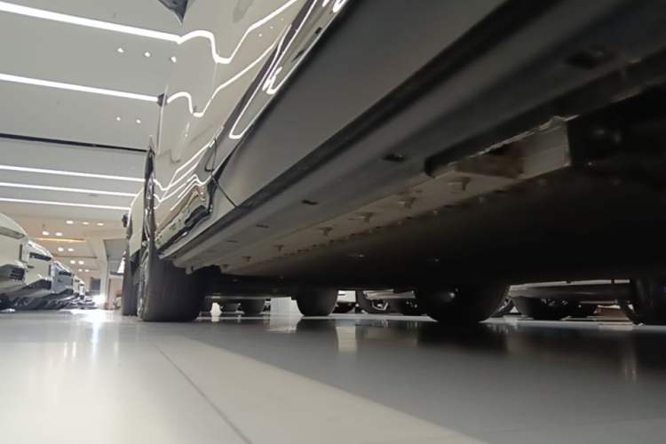 Used VOYAH COURAGE 2025 Model Four-Wheel-Drive Qiankun Edition Left Side Sill