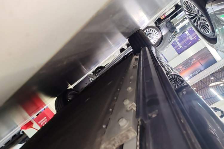 Used VOYAH COURAGE 2025 Model Four-Wheel-Drive Qiankun Edition Left Side Sill