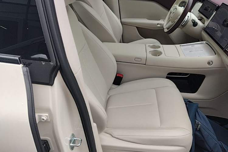 Used VOYAH COURAGE 2025 Model Four-Wheel-Drive Qiankun Edition Right Front Seat