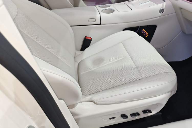 Used VOYAH COURAGE 2025 Model Rear-Drive Qiankun Edition Right Front Seat